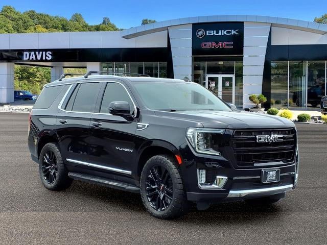 2022 GMC Yukon SLT in Onyx Black — front three-quarter view